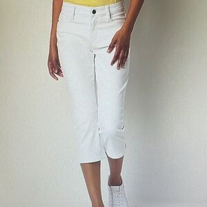 White capri jeans